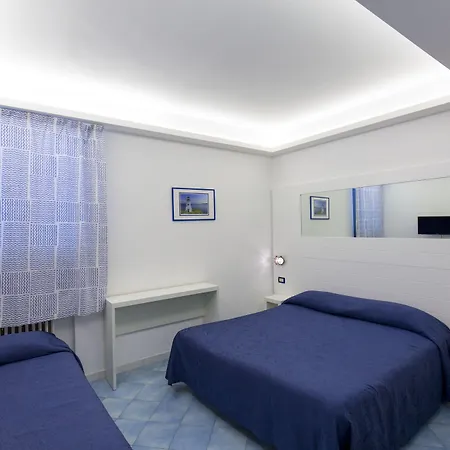 Il Faro فندق سورينتو